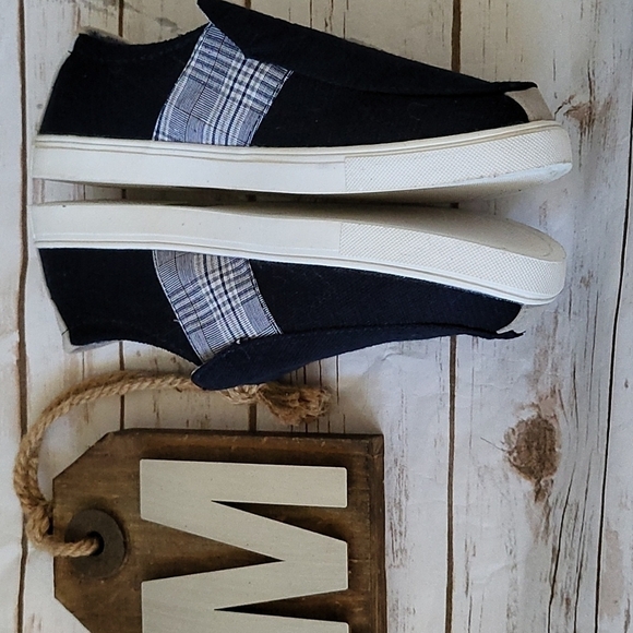 Muk Luks Kyle navy blue slip on sneakers with plaid accents NWOT - Picture 2 of 12